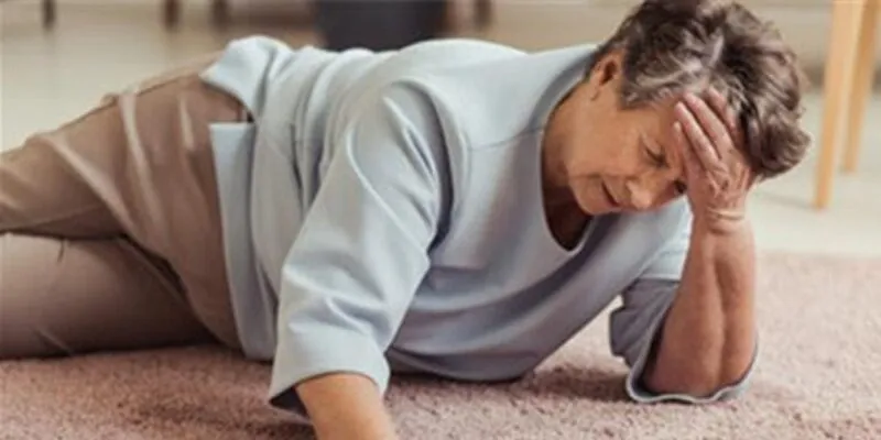 nằm mơ thấy bị hụt chân