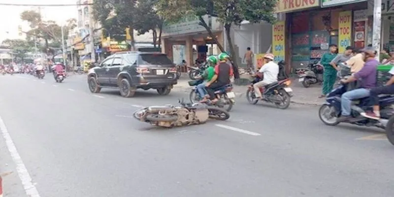 nằm mơ thấy té xe